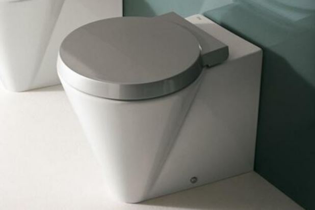 Althea Ceramica Arredo Bagno.Ceramica Althea E I Sanitari Forme Tonde Quadrate Particolari I Copriwater Adattabili Qui Non Si Adattano Arredobagno News